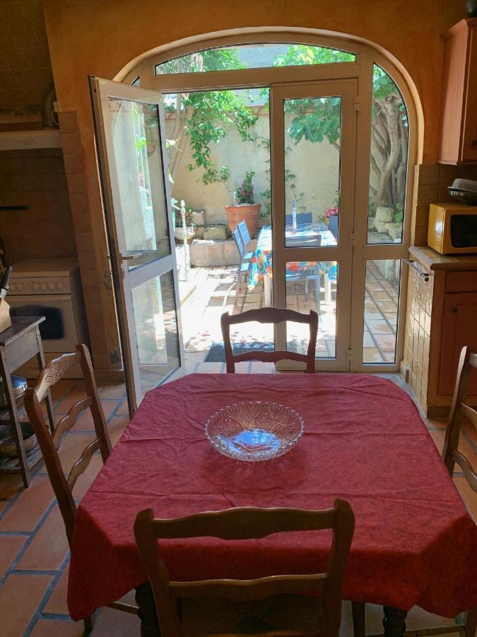 La Maison Sur La Place Aigues-Mortes Eksteriør bilde