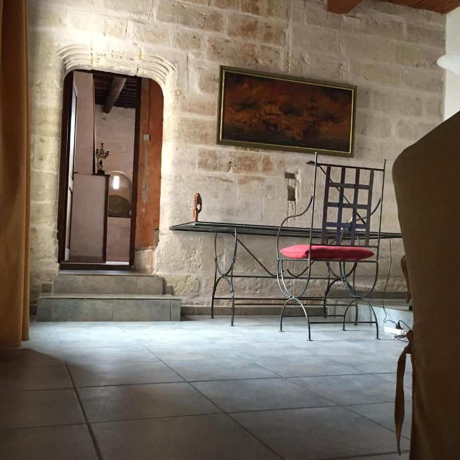 La Maison Sur La Place Aigues-Mortes Eksteriør bilde